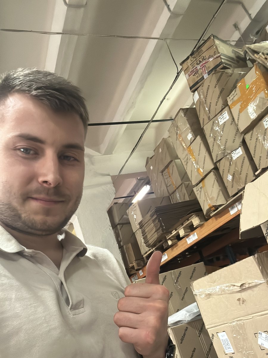 Кирилл Абрамов, основатель BoxBuddy, на складе